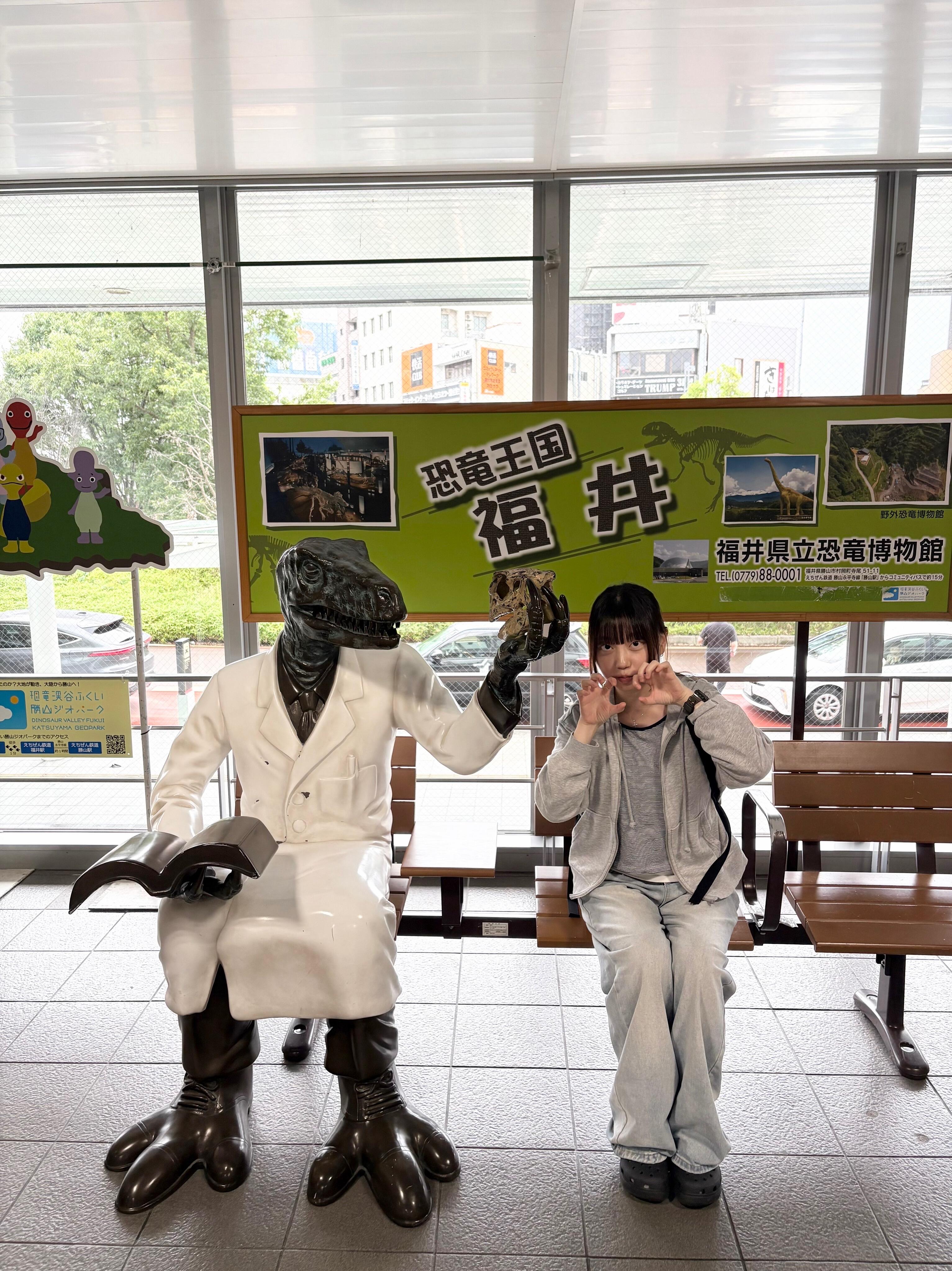 Jiyoon_dinasour.JPG