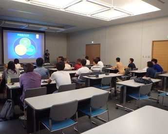 大槻達郎博士（琵琶湖博物館）による講義「学芸員に必要なスキル」