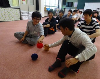 色の伝達ゲーム(言葉を使わず色を伝達)