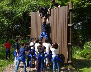 大脱走(道具を使わず3mの壁を乗り越える)